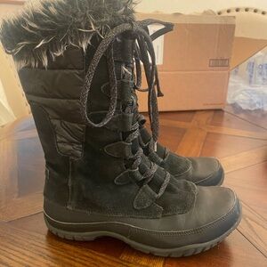 Women’s North Face boots size 6.5